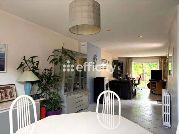 Maison
         5 pièces
        - 140 m² 370 000 € *