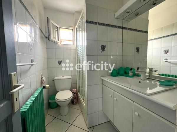 Maison
         5 pièces
        - 140 m² 370 000 € *