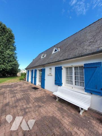 Maison à vendre à Saint-Briac-sur-Mer (35800) en Ille-et-Vilaine (35)

Maison à vendre située...