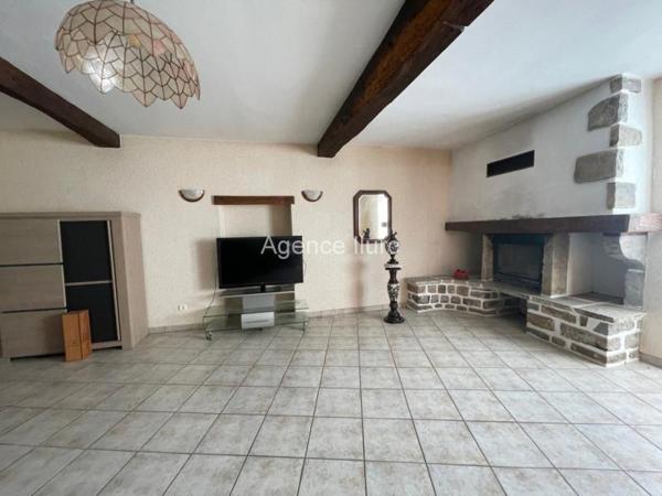 Maison - Oloron-sainte-marie - Réf.:204749 OLORON - MAISON ANCIENNE RENOVEE TYPE T4 AUX BEAUX VOLUMES DE 191 M² -