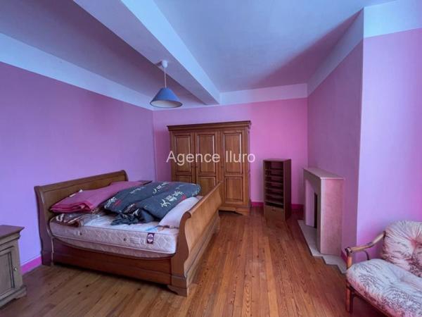 Maison - Oloron-sainte-marie - Réf.:204749 OLORON - MAISON ANCIENNE RENOVEE TYPE T4 AUX BEAUX VOLUMES DE 191 M² -