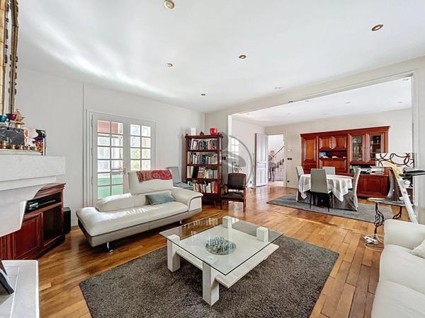 Vente Maison 9 pièces 237 m2 à Saint-Quentin