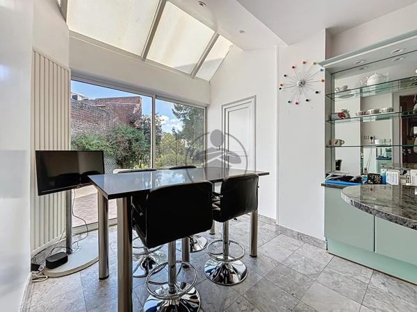 Vente Maison 9 pièces 237 m2 à Saint-Quentin