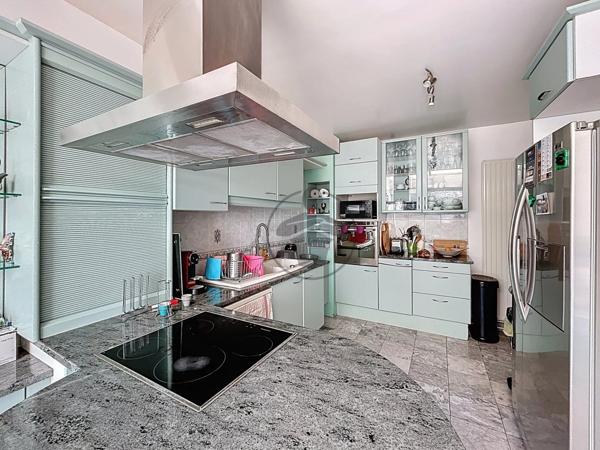 Vente Maison 9 pièces 237 m2 à Saint-Quentin