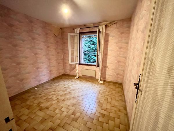 Lorgues (83510) LORGUES maison de plain-pied type 4 pièces à rénover avec garage