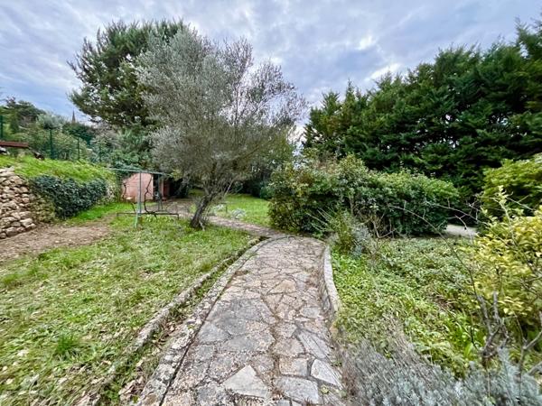 Lorgues (83510) LORGUES maison de plain-pied type 4 pièces à rénover avec garage