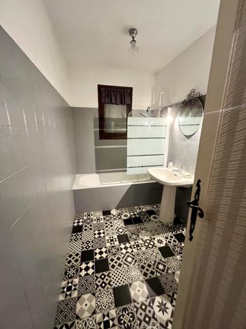 Lorgues (83510) LORGUES maison de plain-pied type 4 pièces à rénover avec garage