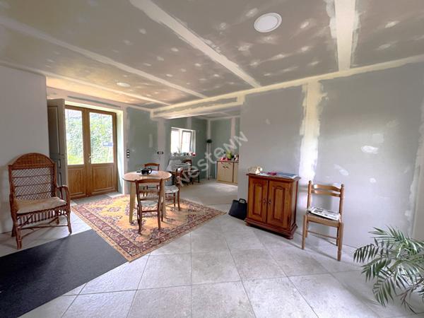 Ensemble immobilier avec fermette et batiments sur 2,6 hectares a VAL-FOUZON (INDRE 36)