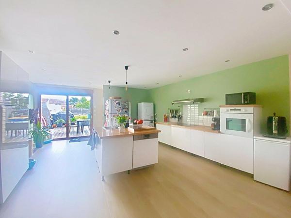 MAISON DE VILLE SEMI-INDIVIDUELLE LUMINEUSE ET CHALEUREUSE