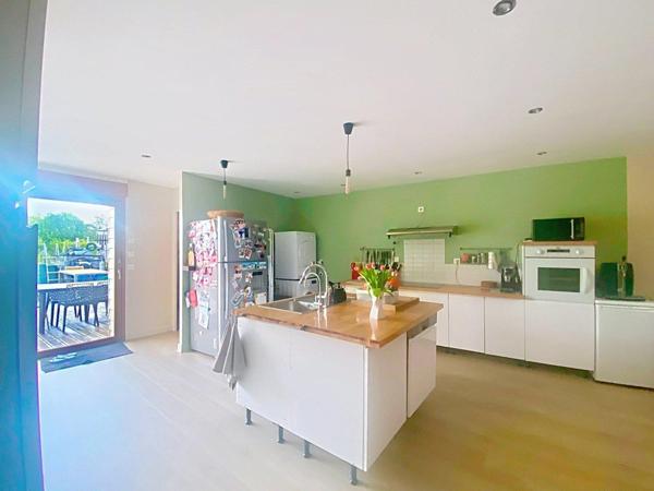 MAISON DE VILLE SEMI-INDIVIDUELLE LUMINEUSE ET CHALEUREUSE