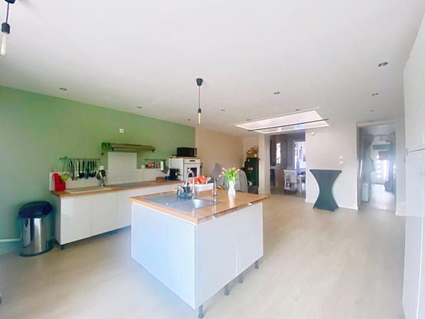 MAISON DE VILLE SEMI-INDIVIDUELLE LUMINEUSE ET CHALEUREUSE