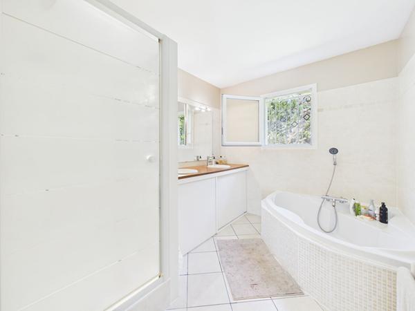 RARE - Maison familiale de 127 m² avec belle parcelle de 1 500 m² , Sadirac RARE - Maison familiale de 127 m² avec belle parcelle de 1 500 m² , Sadirac