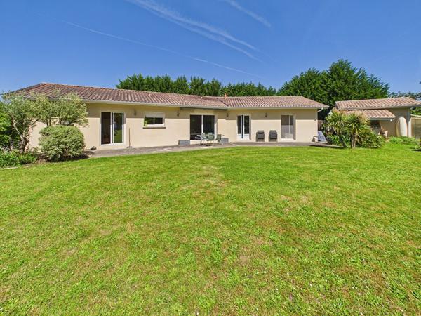 RARE - Maison familiale de 127 m² avec belle parcelle de 1 500 m² , Sadirac RARE - Maison familiale de 127 m² avec belle parcelle de 1 500 m² , Sadirac