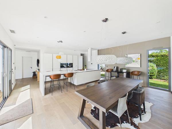 Propriété d'exception avec vu dégagée de 350m2 habitable sur parc de 3800m2 avec piscine , Bouliac Propriété d'exception avec vu dégagée de 350m2 habitable sur parc de 3800m2 avec piscine , Bouliac