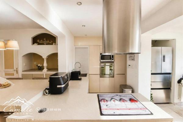 Villa  9 pièce(s) 251.33 m2