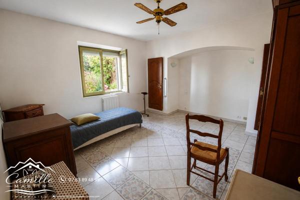 Villa  9 pièce(s) 251.33 m2
