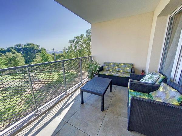 Appartement 3 pièces avec terrasse - deux parking sous-sol