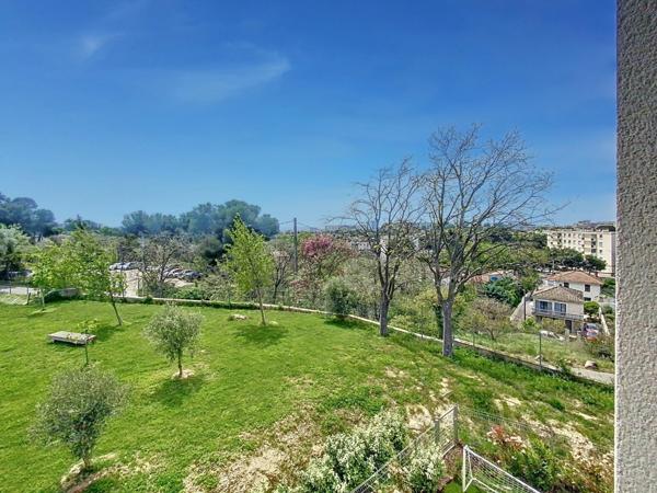 Appartement 3 pièces avec terrasse - deux parking sous-sol