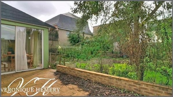 Maison 3 chambres avec halle d'entrée/bureau et mezzanine déalement située aux abords du centre ville
