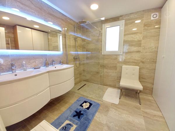 MAISON 10 PIECES AVEC BELLES PRESTATIONS