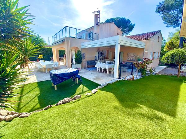 MAISON 10 PIECES AVEC BELLES PRESTATIONS