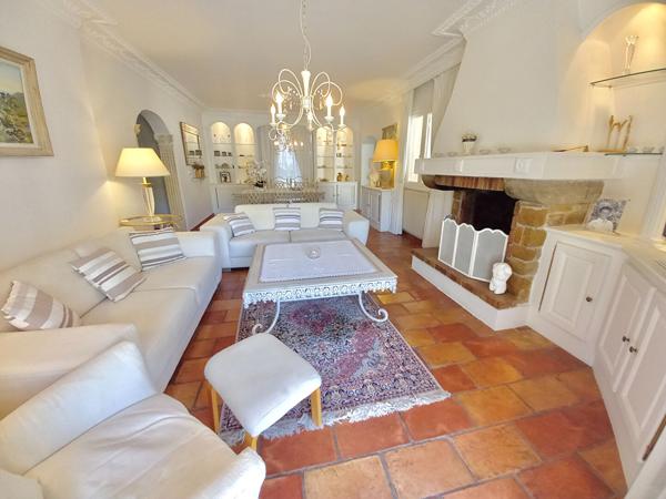 MAISON 10 PIECES AVEC BELLES PRESTATIONS