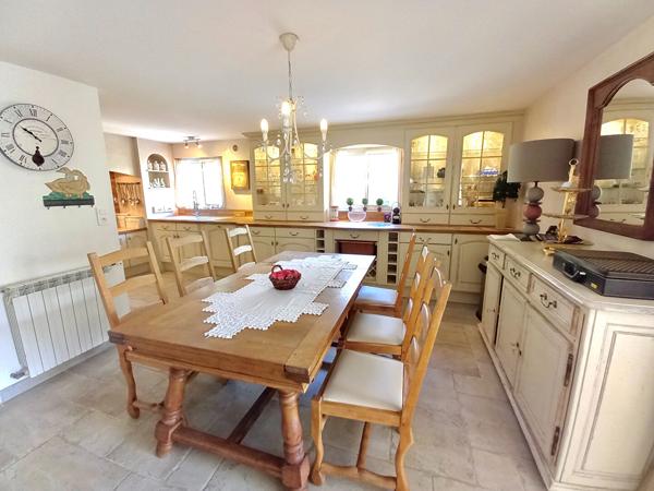 MAISON 10 PIECES AVEC BELLES PRESTATIONS