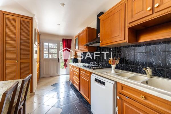 POISSY – Quartier de l’Abbaye – Maison familiale 4 chambres + dépendance