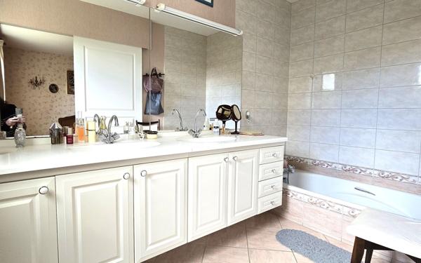 Maison à vendre    8 pièces •  Bayeux