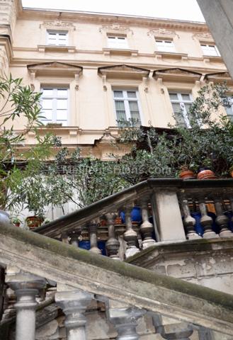 Montpellier Comédie-Location meublée T2 avec cour privée