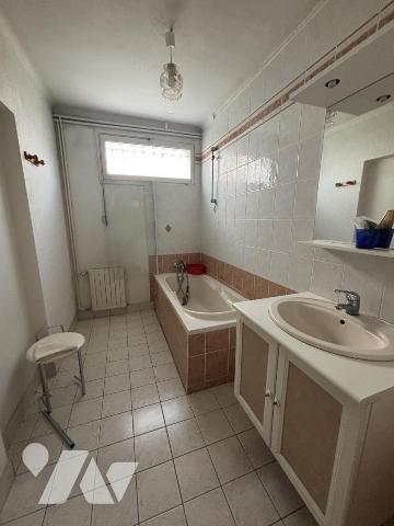 Le Loroux-Bottereau – Maison atypique (ancienne banque) – 230 m² – 10 pièces