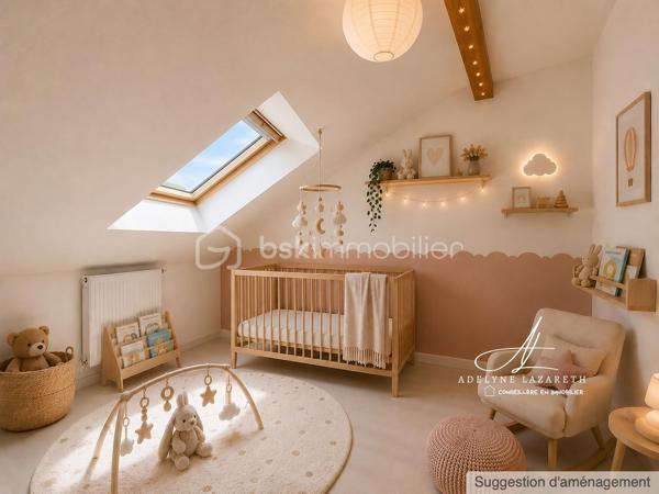 Vous recherchez un appartement spacieux, lumineux et prêt à accueillir votre famille ? Ce magnifique duplex T4 a tout pour vous séduire sur la commune de VIEUGY !

Dès l'entrée, vous découvrirez un intérieur bien agencé avec de nombreux rangements. Le séjour, baigné de lumière naturelle, constitue un véritable espace de vie convivial. La cuisine séparée, aménagée et équipée, offre un cadre pratique pour le quotidien. Un WC indépendant complète ce premier niveau.

À l'étage, l'espace nuit se compose de trois chambres lumineuses, idéales pour accueillir une famille ou aménager un bureau selon vos besoins. Une salle d'eau ainsi qu'une buanderie et une petite mezzanine viennent compléter ce niveau.

À l'extérieur, vous profiterez d'une grande terrasse, véritable prolongement de l'espace de vie, parfaite pour les repas en plein air et les moments de détente.

L'appartement dispose également d'une cave privative, idéale pour le stockage.

Quelques travaux de rafraîchissement permettront de révéler tout le potentiel de ce bien et de le mettre à votre goût, faisant de cet appartement une belle opportunité pour créer un intérieur qui vous ressemble.

Un garage est également disponible en supplément, un véritable petit plus pour votre confort au quotidien.

Les atouts du bien :

- Appartement T4 en duplex
- Grande terrasse
- Lumineux
- Cuisine séparée aménagée et équipée
- Nombreux rangements
- Salle d'eau
- Petite Buanderie
- WC indépendant
- Cave privative
- Garage possible en supplément
- Beau potentiel après rafraîchissement

Un bien rare offrant espace, luminosité et qualité de vie, à découvrir sans tarder !

Emplacement idéal, situé dans un quartier très calme et paisible, proche des petits commerces à pied, de la Zone commerciale et de l'Autoroute.

Ne tardez pas, contactez-moi pour organiser une visite et découvrir tout son potentiel.