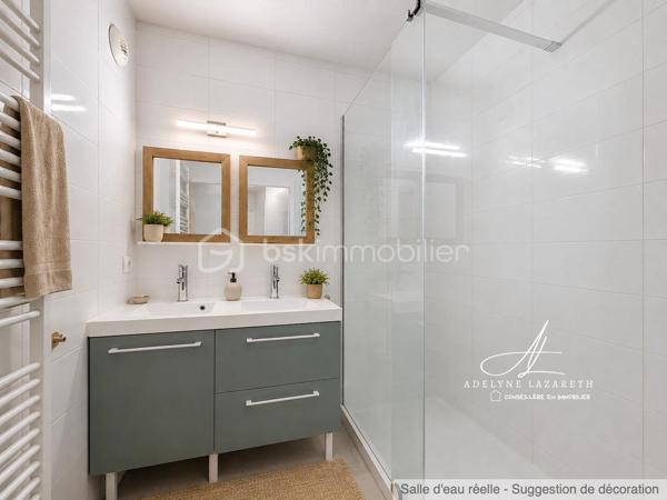 Vous recherchez un appartement spacieux, lumineux et prêt à accueillir votre famille ? Ce magnifique duplex T4 a tout pour vous séduire sur la commune de VIEUGY !

Dès l'entrée, vous découvrirez un intérieur bien agencé avec de nombreux rangements. Le séjour, baigné de lumière naturelle, constitue un véritable espace de vie convivial. La cuisine séparée, aménagée et équipée, offre un cadre pratique pour le quotidien. Un WC indépendant complète ce premier niveau.

À l'étage, l'espace nuit se compose de trois chambres lumineuses, idéales pour accueillir une famille ou aménager un bureau selon vos besoins. Une salle d'eau ainsi qu'une buanderie et une petite mezzanine viennent compléter ce niveau.

À l'extérieur, vous profiterez d'une grande terrasse, véritable prolongement de l'espace de vie, parfaite pour les repas en plein air et les moments de détente.

L'appartement dispose également d'une cave privative, idéale pour le stockage.

Quelques travaux de rafraîchissement permettront de révéler tout le potentiel de ce bien et de le mettre à votre goût, faisant de cet appartement une belle opportunité pour créer un intérieur qui vous ressemble.

Un garage est également disponible en supplément, un véritable petit plus pour votre confort au quotidien.

Les atouts du bien :

- Appartement T4 en duplex
- Grande terrasse
- Lumineux
- Cuisine séparée aménagée et équipée
- Nombreux rangements
- Salle d'eau
- Petite Buanderie
- WC indépendant
- Cave privative
- Garage possible en supplément
- Beau potentiel après rafraîchissement

Un bien rare offrant espace, luminosité et qualité de vie, à découvrir sans tarder !

Emplacement idéal, situé dans un quartier très calme et paisible, proche des petits commerces à pied, de la Zone commerciale et de l'Autoroute.

Ne tardez pas, contactez-moi pour organiser une visite et découvrir tout son potentiel.
