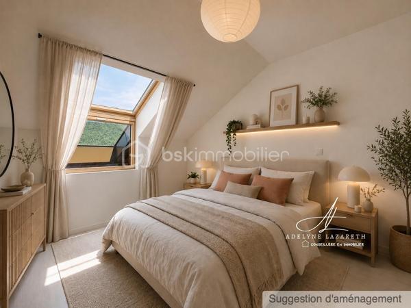 Vous recherchez un appartement spacieux, lumineux et prêt à accueillir votre famille ? Ce magnifique duplex T4 a tout pour vous séduire sur la commune de VIEUGY !

Dès l'entrée, vous découvrirez un intérieur bien agencé avec de nombreux rangements. Le séjour, baigné de lumière naturelle, constitue un véritable espace de vie convivial. La cuisine séparée, aménagée et équipée, offre un cadre pratique pour le quotidien. Un WC indépendant complète ce premier niveau.

À l'étage, l'espace nuit se compose de trois chambres lumineuses, idéales pour accueillir une famille ou aménager un bureau selon vos besoins. Une salle d'eau ainsi qu'une buanderie et une petite mezzanine viennent compléter ce niveau.

À l'extérieur, vous profiterez d'une grande terrasse, véritable prolongement de l'espace de vie, parfaite pour les repas en plein air et les moments de détente.

L'appartement dispose également d'une cave privative, idéale pour le stockage.

Quelques travaux de rafraîchissement permettront de révéler tout le potentiel de ce bien et de le mettre à votre goût, faisant de cet appartement une belle opportunité pour créer un intérieur qui vous ressemble.

Un garage est également disponible en supplément, un véritable petit plus pour votre confort au quotidien.

Les atouts du bien :

- Appartement T4 en duplex
- Grande terrasse
- Lumineux
- Cuisine séparée aménagée et équipée
- Nombreux rangements
- Salle d'eau
- Petite Buanderie
- WC indépendant
- Cave privative
- Garage possible en supplément
- Beau potentiel après rafraîchissement

Un bien rare offrant espace, luminosité et qualité de vie, à découvrir sans tarder !

Emplacement idéal, situé dans un quartier très calme et paisible, proche des petits commerces à pied, de la Zone commerciale et de l'Autoroute.

Ne tardez pas, contactez-moi pour organiser une visite et découvrir tout son potentiel.