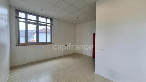Réelle Opportunité en exclusivité – Baisse de Prix ! Locaux / Bureaux à Tarbes