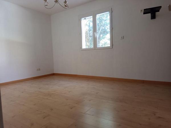 Villa plain pied 140m² sur 1000m² de terrain avec piscine, Donzère 379 000HAI