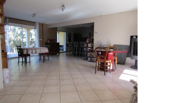 Villa plain pied 140m² sur 1000m² de terrain avec piscine, Donzère 379 000HAI