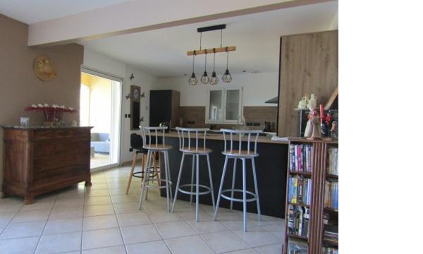 Villa plain pied 140m² sur 1000m² de terrain avec piscine, Donzère 379 000HAI