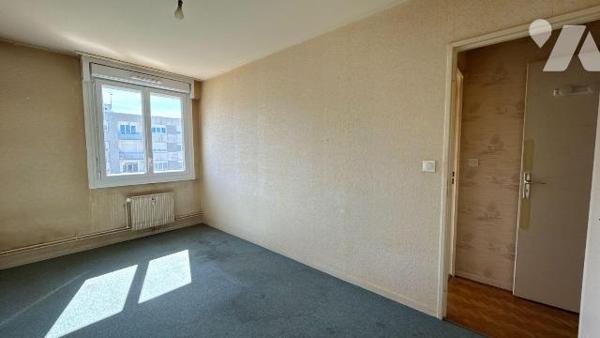 A VENDRE - SAINT-MEMMIE - Appartement T4 avec balcon, cave et box de garage 

Situé à proximi...