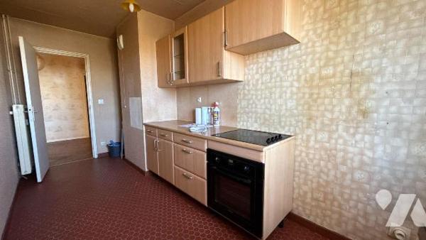 A VENDRE - SAINT-MEMMIE - Appartement T4 avec balcon, cave et box de garage 

Situé à proximi...
