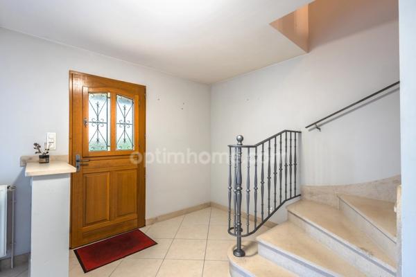 Proximité de Dozule - Maison de plain pied - 199 m2 - 5 chambres dont une en RDC - Dépendance - Garages - Terrain 2000 m2