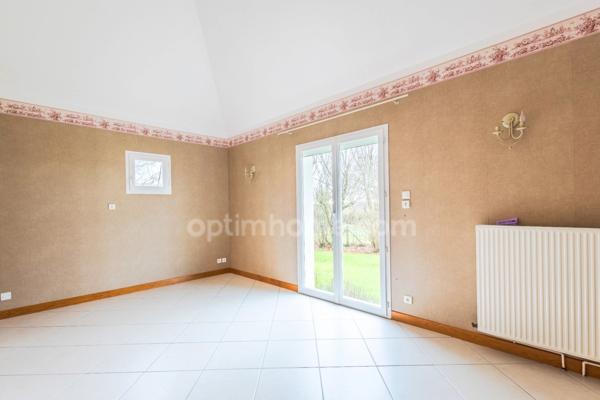 Proximité de Dozule - Maison de plain pied - 199 m2 - 5 chambres dont une en RDC - Dépendance - Garages - Terrain 2000 m2