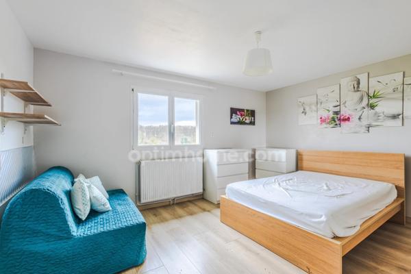 Proximité de Dozule - Maison de plain pied - 199 m2 - 5 chambres dont une en RDC - Dépendance - Garages - Terrain 2000 m2