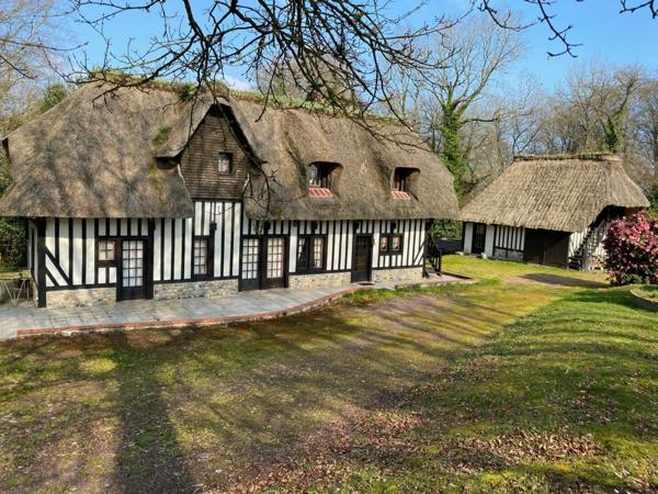 Maison type chaumière et son annexe 182 M2 en surface utile 4 Chambres grand salon au calme exposition sud sur un terrain de 6400 M2