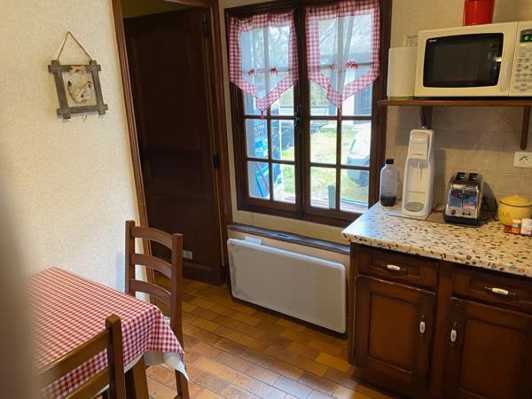 Maison type chaumière et son annexe 182 M2 en surface utile 4 Chambres grand salon au calme exposition sud sur un terrain de 6400 M2