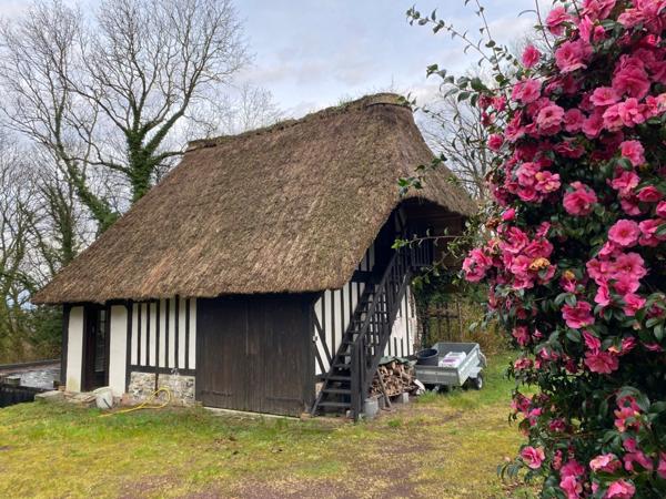 Maison type chaumière et son annexe 182 M2 en surface utile 4 Chambres grand salon au calme exposition sud sur un terrain de 6400 M2