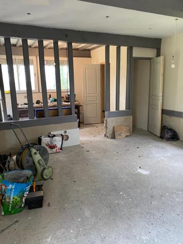 Maison type chaumière et son annexe 182 M2 en surface utile 4 Chambres grand salon au calme exposition sud sur un terrain de 6400 M2