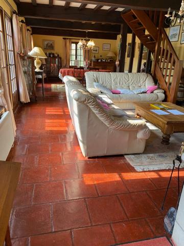 Maison type chaumière et son annexe 182 M2 en surface utile 4 Chambres grand salon au calme exposition sud sur un terrain de 6400 M2