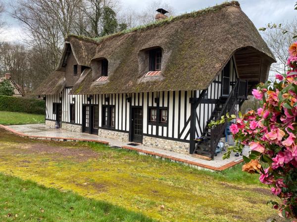 Maison type chaumière et son annexe 182 M2 en surface utile 4 Chambres grand salon au calme exposition sud sur un terrain de 6400 M2