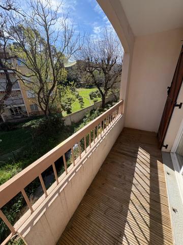 Hyères (83400) Studio + stationnement proche gare et plage